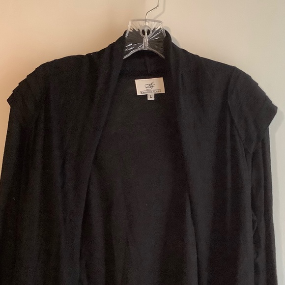 Black lightweight sweater with cute pleated shoulders - Picture 5 of 7